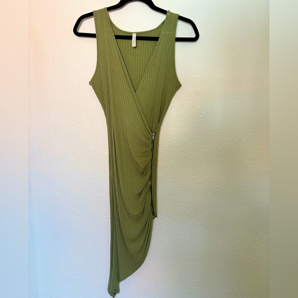 A Ellen green body-con dress size small